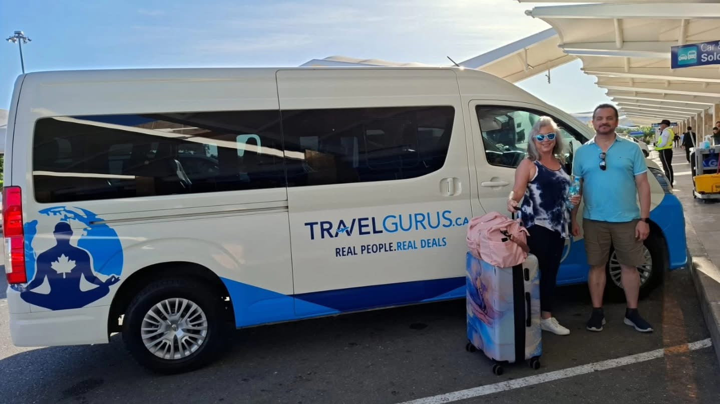 Roundtrip Private Airport Transportation up to 9 passengers with luggage (Cancun Airport)