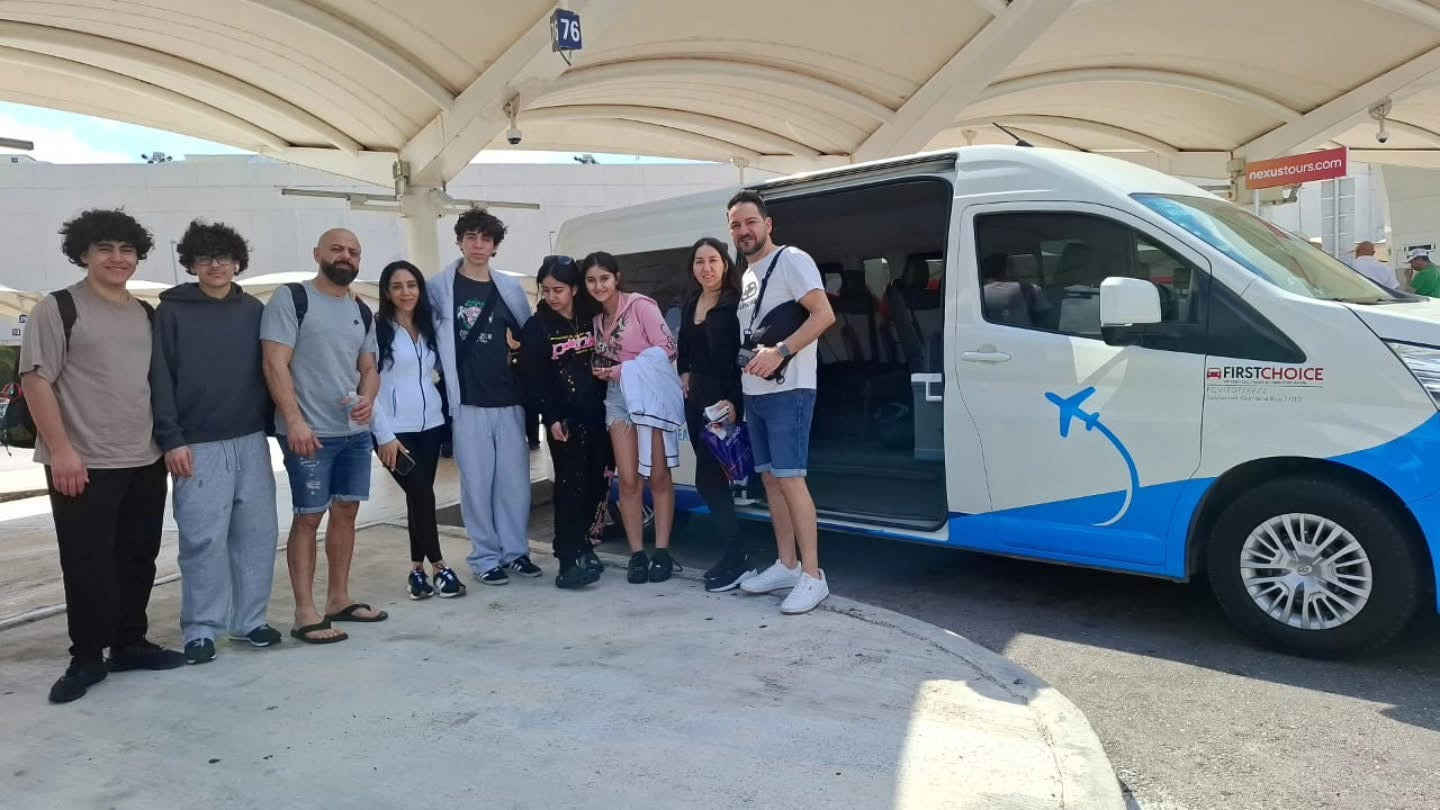 Roundtrip Private Airport Transportation up to 9 passengers with luggage (Cancun Airport)